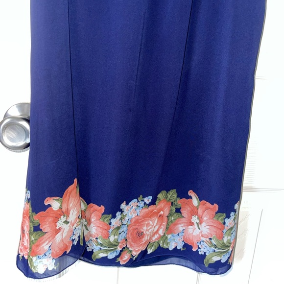 Max Studio Dress w Flowers - Picture 5 of 7